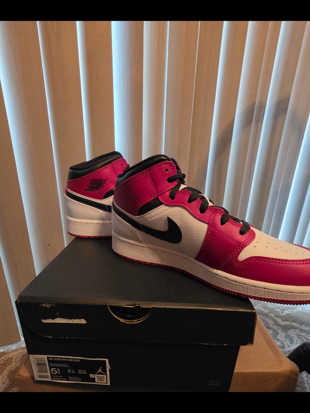 NWT Nike Air Jordan 1 Mid GS- Chicago Red/Black Sneakers